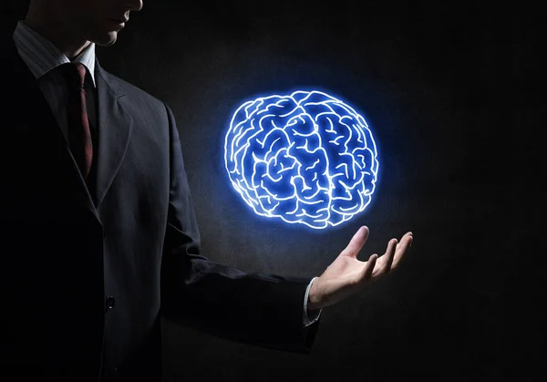 Uomo d'affari in possesso di cervello in palma — Foto Stock