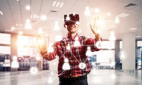 Man with virtual reality headset — Stock Photo, Image