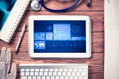 Beyaz tablet pc ve doktor araçları