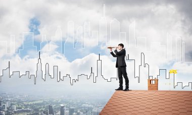 Çatıda duran işadamı