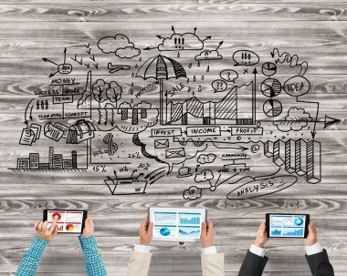 Bir grup insan cihazlar ile