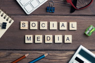 Tahta bloklar ve harfler.