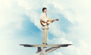 Garson tepsi adam sunulması