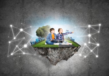 yüzen ada ve çocuk 