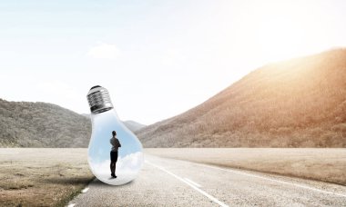 Ampulün içindeki iş kadını