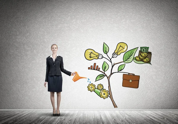 Businesswoman presenting investment growth concept — Stock Photo, Image