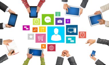 Bir grup insan cihazlar ile