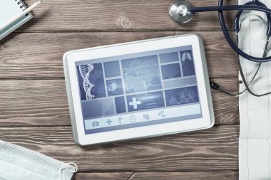 Beyaz tablet pc ve doktor araçları