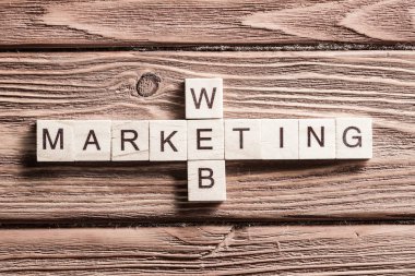 Bulmaca tahta küpleri ile