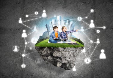 yüzen ada ve çocuk 