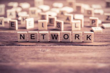 harf ile ahşap öğeleri