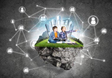 yüzen ada ve çocuk 