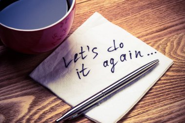 Peçeteye yazılmış romantik mesaj