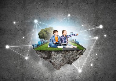 yüzen ada ve çocuk 