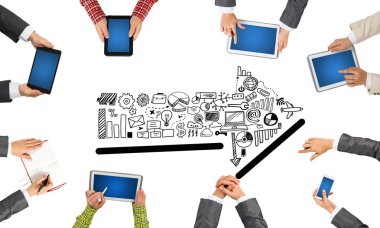 Bir grup insan cihazlar ile