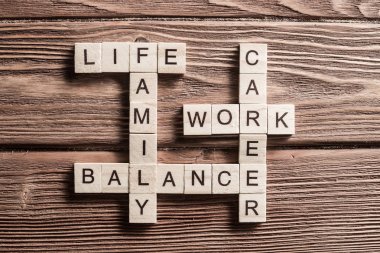 Bulmaca tahta küpleri ile