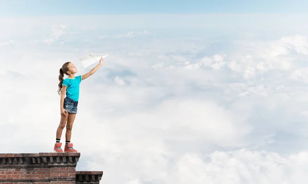 Carino ragazza bambino felice — Foto Stock