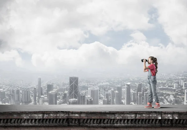 Leuk meisje in de leerplichtige leeftijd — Stockfoto