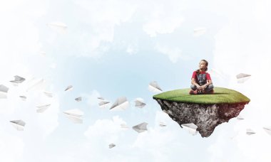 sevimli gülümseyen kız 