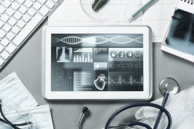 Beyaz tablet pc ve doktor araçları