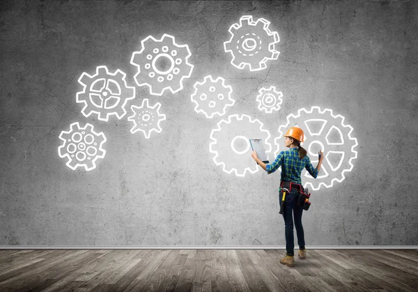 Engineer woman in hardhat — Stock Photo, Image