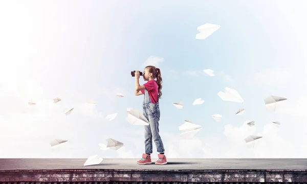 Ragazza carina in età scolare — Foto Stock