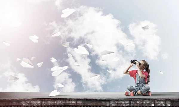 Leuk meisje in de leerplichtige leeftijd — Stockfoto