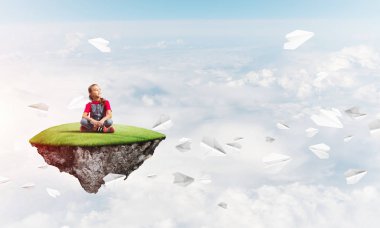 sevimli gülümseyen kız 