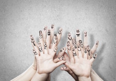 Mutlu aile sembolü olarak eller