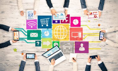 Bir grup insan cihazlar ile