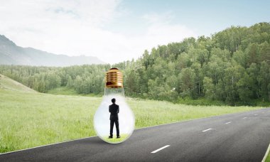 işadamı ampul içinde sıkışmış 