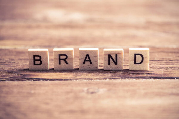  деревянные элементы с буквами
