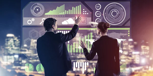 iş adamları ile arka ayakta