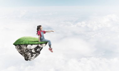 sevimli gülümseyen kız 