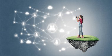 sevimli gülümseyen kız 