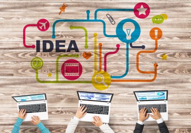 insanlar aygıtlarla birlikte çalışan eller