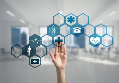 El simgesi medya ekranın dokunmadan kadının 