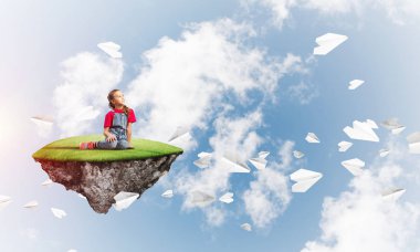 sevimli gülümseyen kız 