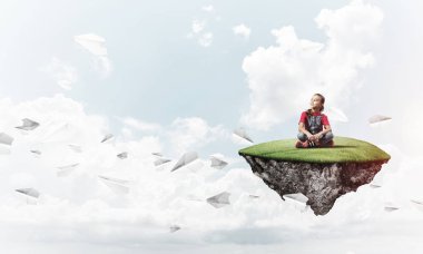 sevimli gülümseyen kız