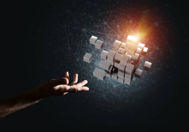 küp şekil tutan el