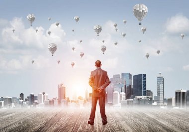 Arka ayakta işadamı