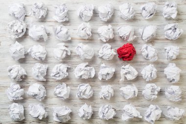 Buruşmuş kağıt toplar. 