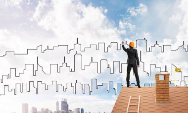 Mühendis adam arka ayakta