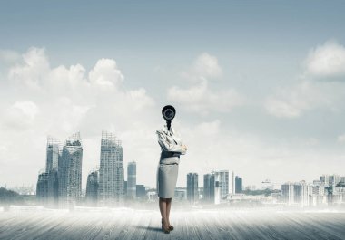 Kamera zoom ile meçhul iş kadını