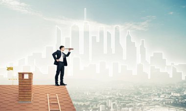 işadamı Çatının kenarında elbiseli