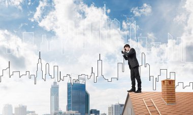 Çatıda duran işadamı 