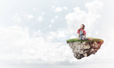 sevimli gülümseyen kız