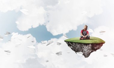 sevimli gülümseyen kız