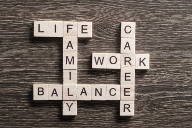 Kelime bulmaca içinde toplanan iş kavramları 