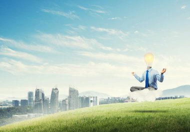 Lotus poz oturan işadamı